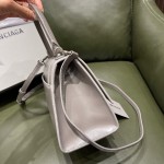 BALENCIAGA 𝐇𝐨𝐮𝐫𝐠𝐥𝐚𝐬𝐬 𝐒 The hourglass bag of the fashion world