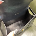 BALENCIAGA 𝐇𝐨𝐮𝐫𝐠𝐥𝐚𝐬𝐬 𝐗𝐒 The hourglass bag of the fashion world