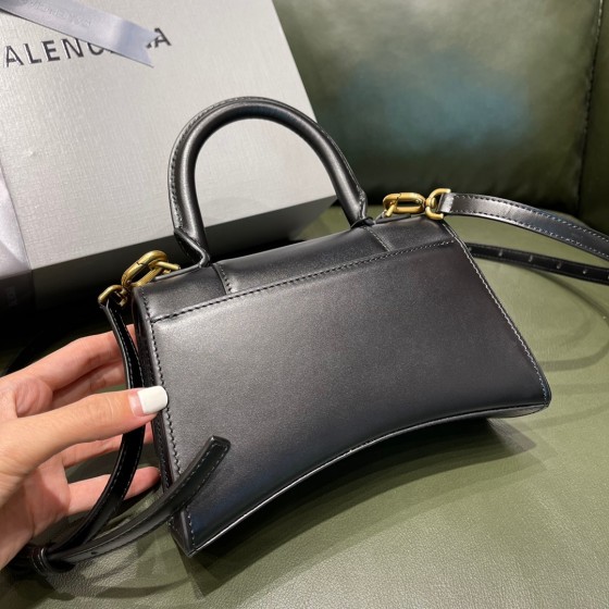 BALENCIAGA 𝐇𝐨𝐮𝐫𝐠𝐥𝐚𝐬𝐬 𝐗𝐒 The hourglass bag of the fashion world
