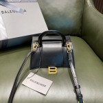 BALENCIAGA 𝐇𝐨𝐮𝐫𝐠𝐥𝐚𝐬𝐬 𝐗𝐒 The hourglass bag of the fashion world