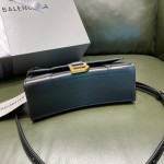 BALENCIAGA 𝐇𝐨𝐮𝐫𝐠𝐥𝐚𝐬𝐬 𝐗𝐒 The hourglass bag of the fashion world