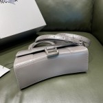 BALENCIAGA 𝐇𝐨𝐮𝐫𝐠𝐥𝐚𝐬𝐬 𝐗𝐒 The hourglass bag of the fashion world