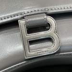 BALENCIAGA 𝐇𝐨𝐮𝐫𝐠𝐥𝐚𝐬𝐬 𝐗𝐒 The hourglass bag of the fashion world