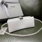 BALENCIAGA 𝐇𝐨𝐮𝐫𝐠𝐥𝐚𝐬𝐬 𝐒 The hourglass bag of the fashion world