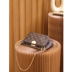 Louis Vuitton 𝙈𝙐𝙇𝙏𝙄 𝙋𝙊𝘾𝙃𝙀𝙏𝙏𝙀 5 in 1 M44813