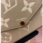 Louis Vuitton M69977