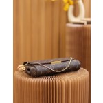 Louis Vuitton 𝐅𝐀𝐕𝐎𝐑𝐈𝐓𝐄 M40718