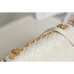 [DlOR CARO] White soft cow leather rattan check pattern