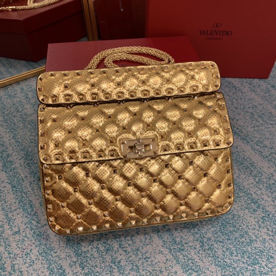 Valentino's new Fan Bingbing handbag of the same style V0122