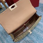 Valentino's new Fan Bingbing handbag of the same style V0122