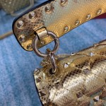 Valentino's new Fan Bingbing handbag of the same style V0122