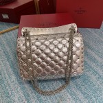 Valentino's new Fan Bingbing handbag of the same style V0122