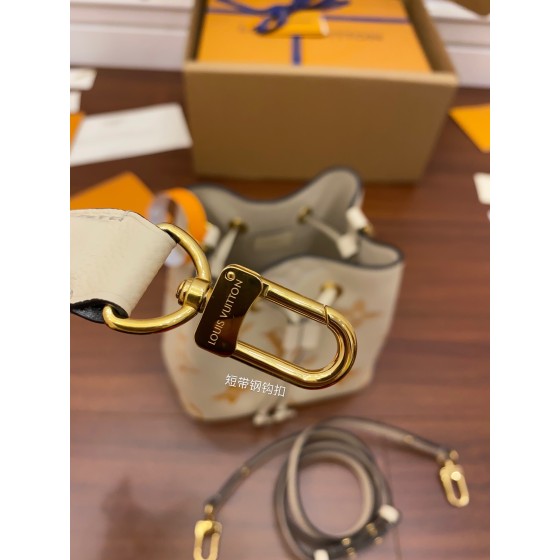 Louis Vuitton exclusive starting model: M45716