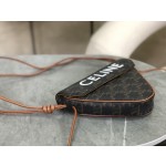 CELINE 𝑇𝑟𝑎𝑛𝑔𝑙𝑒 〰 Triangle bag model: 195902