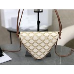 CELINE 𝑇𝑟𝑎𝑛𝑔𝑙𝑒 〰 Triangle bag model: 195902