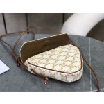 CELINE 𝑇𝑟𝑎𝑛𝑔𝑙𝑒 〰 Triangle bag model: 195902