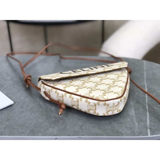 CELINE 𝑇𝑟𝑎𝑛𝑔𝑙𝑒 〰 Triangle bag model: 195902