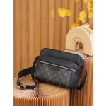 Louis Vuitton 𝙊𝙐𝙏𝘿𝙊𝙊𝙍 messenger bag M30233