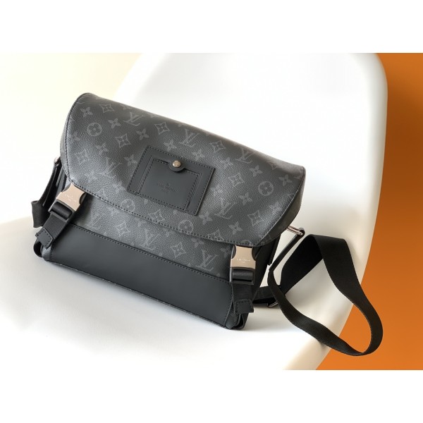 Louis Vuitton Messenger MM Voyager Messenger Bag