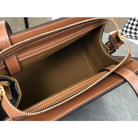 CELINE 𝗖𝗔𝗕𝗔𝗔𝗦𝗗⻼𝗙𝗥𝗔𝗡𝗖⻼⻼ "Bento Bag" Model: 191992