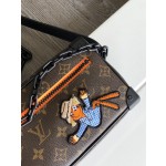 Louis Vuitton M80159 embroidery this paragraph Mini Soft Trunk chain bag