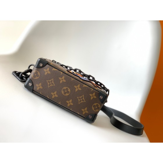 Louis Vuitton M80159 embroidery this paragraph Mini Soft Trunk chain bag