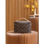 Louis Vuitton 𝐍𝐈𝐂𝐄 𝐌𝐢𝐧𝐢 cosmetic bag M44495 French original leather 🇫🇷 pure steel hardware