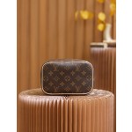 Louis Vuitton 𝐍𝐈𝐂𝐄 𝐌𝐢𝐧𝐢 cosmetic bag M44495 French original leather 🇫🇷 pure steel hardware