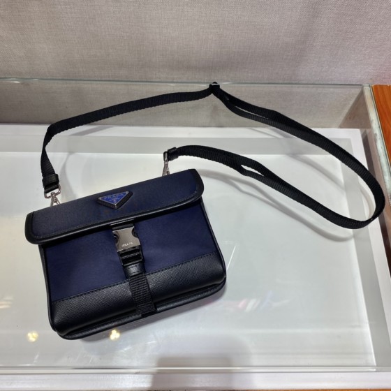 Prada messenger bag 🎉 2ZH108