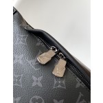 Louis Vuitton DISCOVERY belt bag
