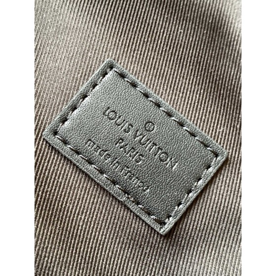 Louis Vuitton DISCOVERY belt bag