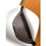 Louis Vuitton DISCOVERY belt bag