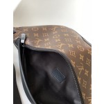Louis Vuitton DISCOVERY belt bag