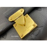 Louis Vuitton  M45813