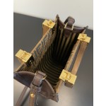 FENDI's latest suede fabric tortoiseshell portable crossbody cute