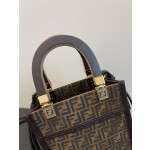 FENDI's latest suede fabric tortoiseshell portable crossbody cute