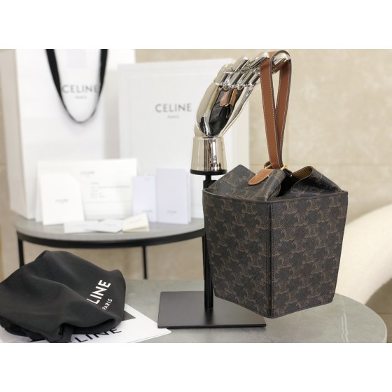 CELINE 𝗦𝗧𝗥𝗔𝗣𝗕𝗢𝗫𝗕𝗮𝗴𝗴 French fries model: 197142