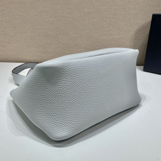 Prada bucket bag ✨ 1BC127