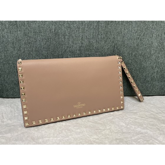 Valentino Classic Rivet Clutch Model: 1318