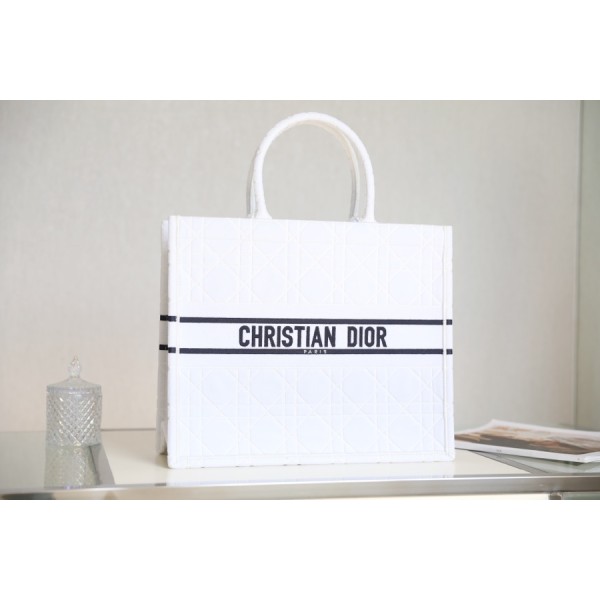 DIOR TOTE embroidered vine check white