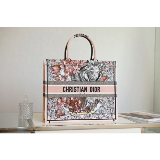 DIOR TOTE Fu Manhua
