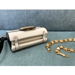 Valentino's elegant and modern V LOGO logo (a chain➕leather shoulder strap) Model: 0777