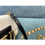 Valentino's elegant and modern V LOGO logo (a chain➕leather shoulder strap) Model: 0777