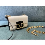 Valentino's elegant and modern V LOGO logo (a chain➕leather shoulder strap) Model: 0777