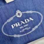 Prada's classic hit 🎉 1BG439