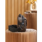 Louis Vuitton 𝐒 𝐋𝐎𝐂𝐊 messenger bag M45806
