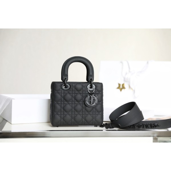 Four compartments So black🖤 DR-091 Lady Dior Ultra Mat Pocket Handbag