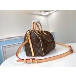 Louis Vuitton M41111 Inspired by the travel revolution of the time, Louis Vuitton's iconic design is in full effect