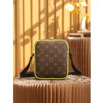 Louis Vuitton 𝐂𝐇𝐑𝐈𝐒𝐓𝐎𝐏𝐇𝐄𝐑 camera bag M69404