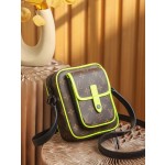 Louis Vuitton 𝐂𝐇𝐑𝐈𝐒𝐓𝐎𝐏𝐇𝐄𝐑 camera bag M69404